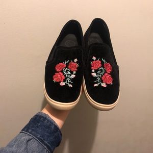 SO Rose Slip-on’s